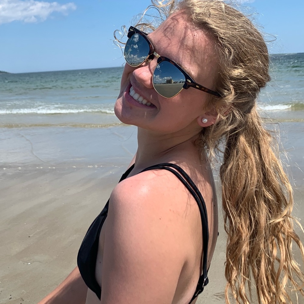 Meet your Posher, Reagan